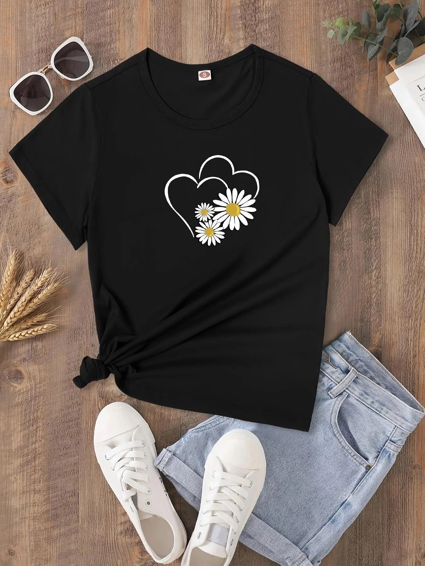 Women'WB shield Floral & Heart Print Round Neck Tee, Summer TNF Women Streetwear Casual Comfort Short Sleeve Crewneck...