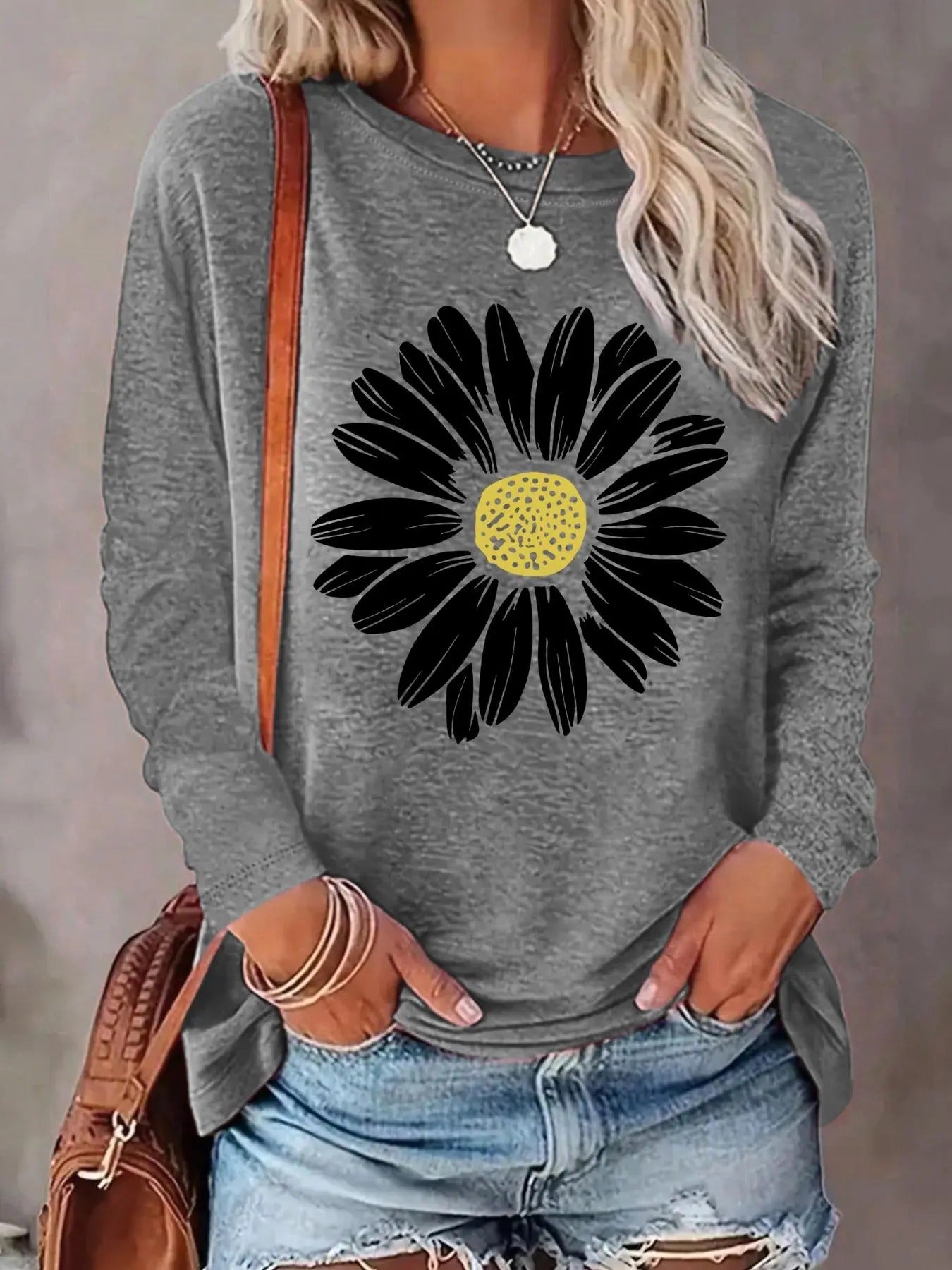 Women'WB shield Floral Print Round Neck T-shirt, Casual Long Sleeve Crew Neck Tee for Daily Wear, Ladies TNF for Spiky...