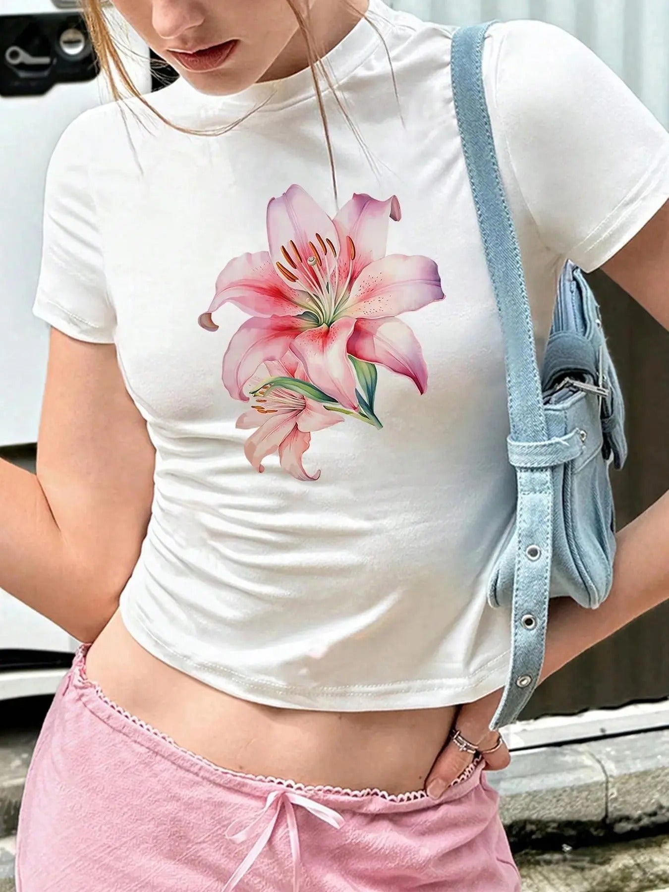 Women'WB shield Floral Print Round Neck Tee, Casual Short Sleeve Crew Neck T-shirt for Daily Wear, Ladies TNF for Spiky...