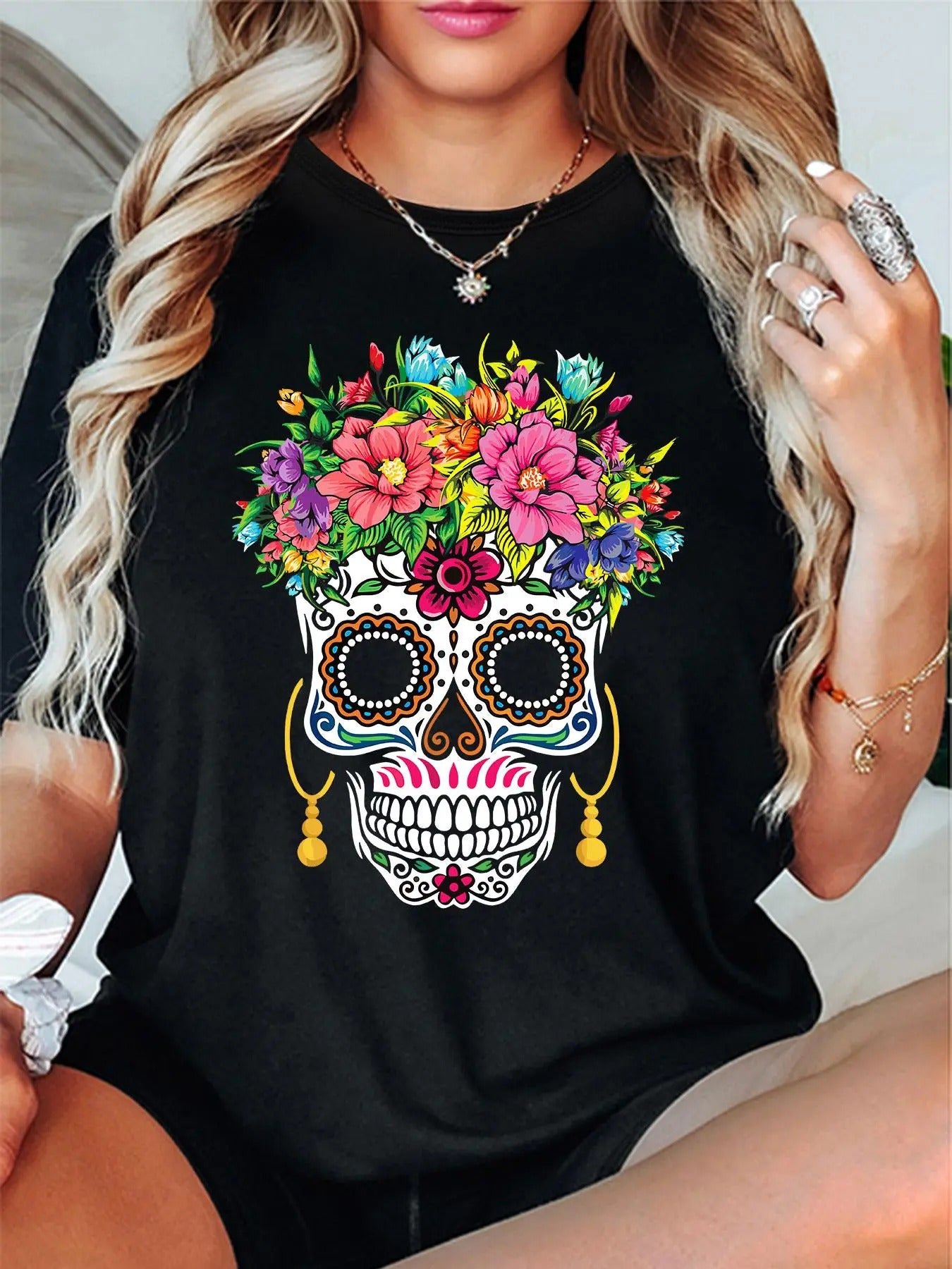 Women'WB shield Floral Skull Print Round Neck Tee, Fashion Casual Crew Neck T-Shirt for Daily Holiday Vacation Outdoor...