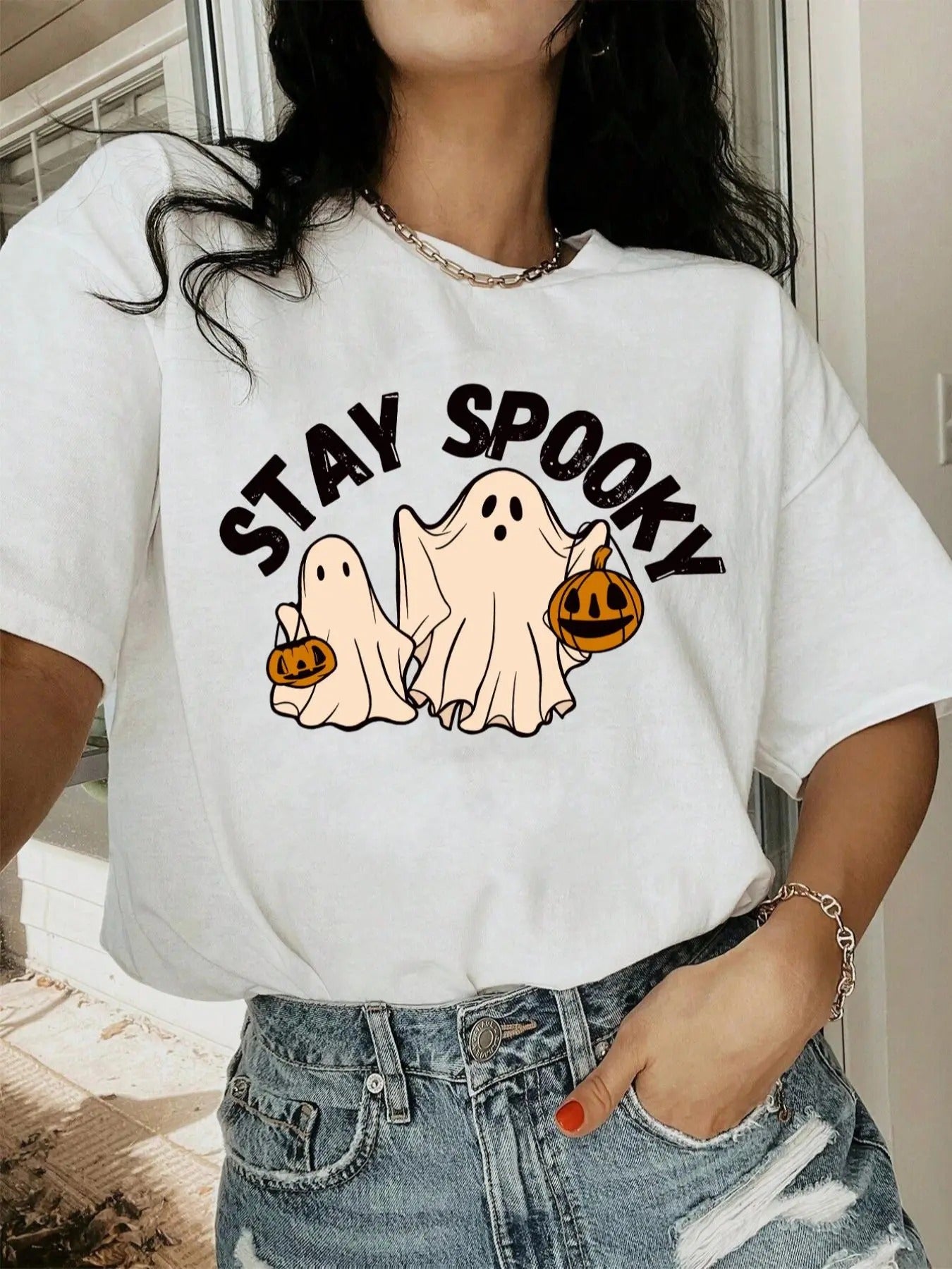 Women'WB shield Halloween Cartoon Ghost & Letter Print Round Neck Graphic Tee, Vintage Trendy Casual Drop Shoulder Short...