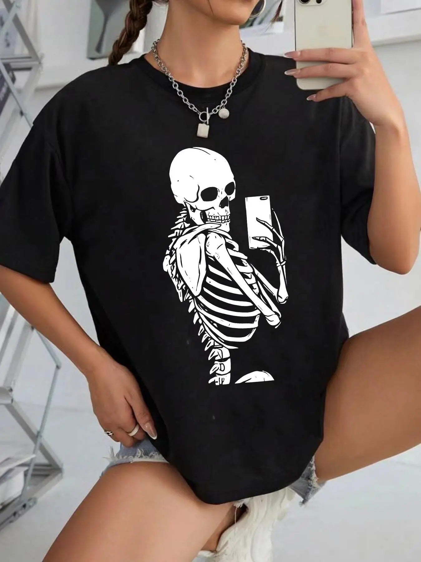 Women'WB shield Halloween Cartoon Graphic Print Round Neck Tee, Trendy Casual Drop Shoulder Short Sleeve T-shirt for...