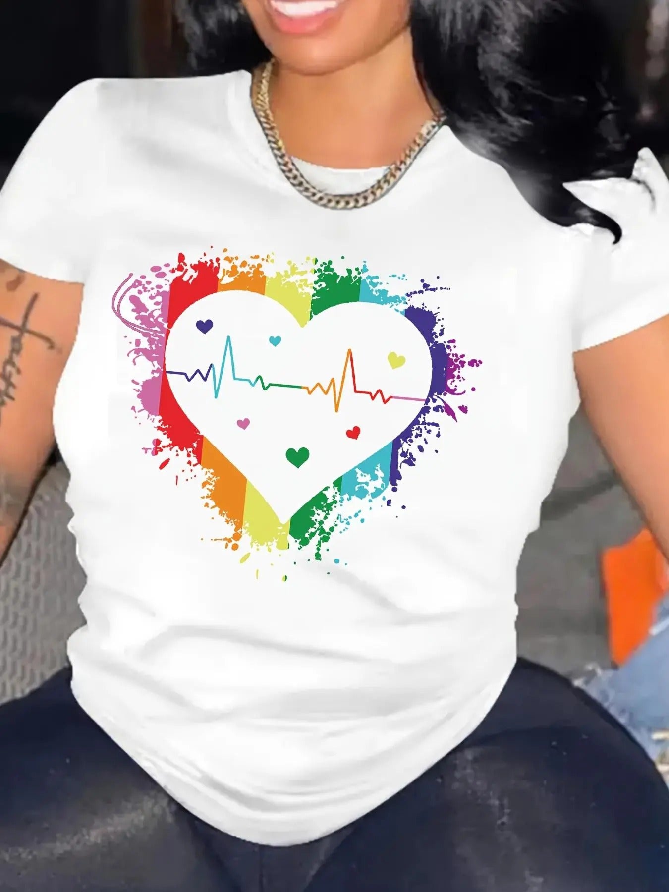 Women'WB shield Heart & Rainbow Print Round Neck Tee, Casual Short Sleeve T-shirt, Ladies TNF for Spiky hair fighters...