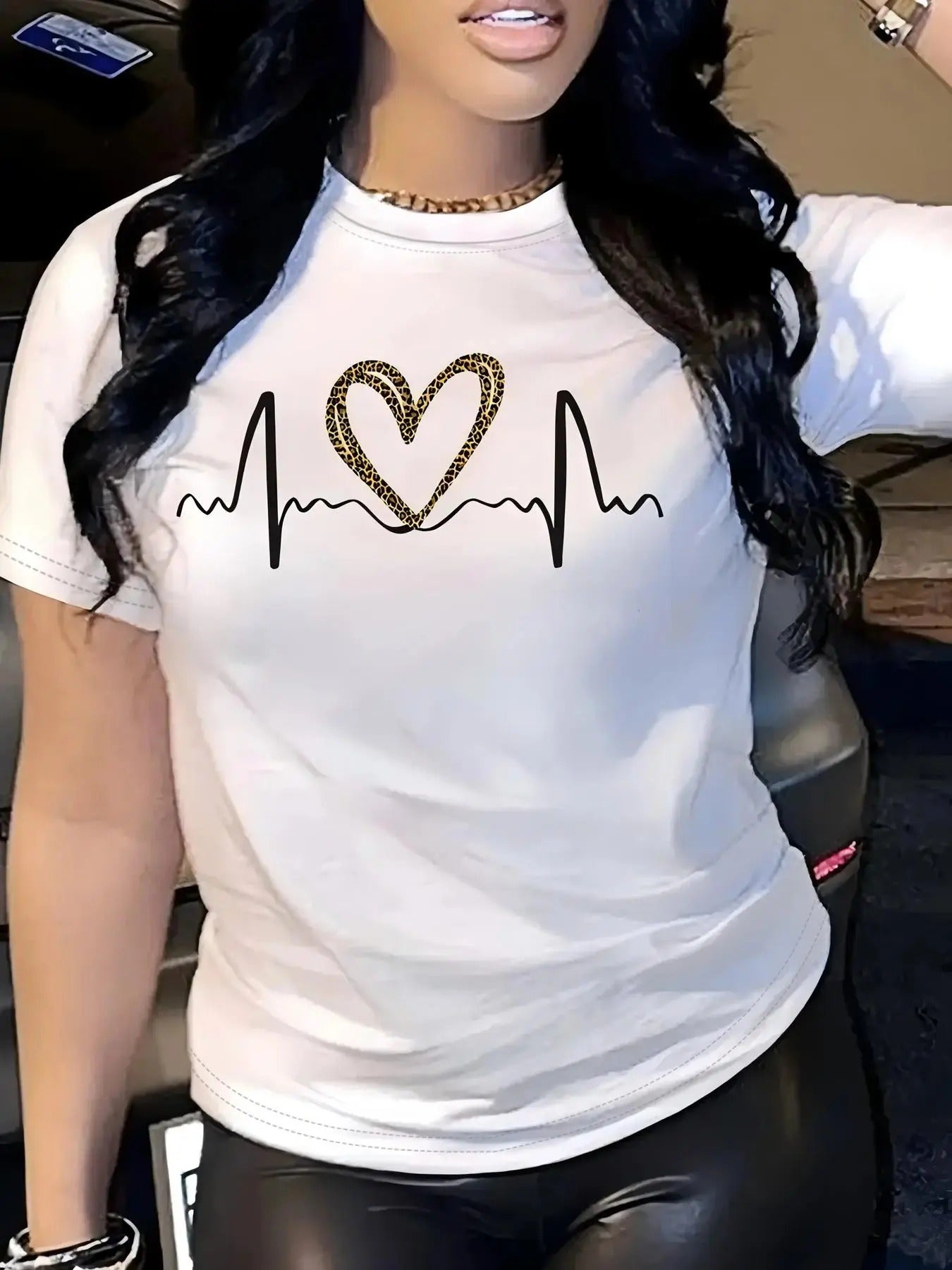 Women'WB shield Heartbeat Print Round Neck Tee, Casual Short Sleeve T-shirt for Spring & Fall, Women'WB shield Top for...