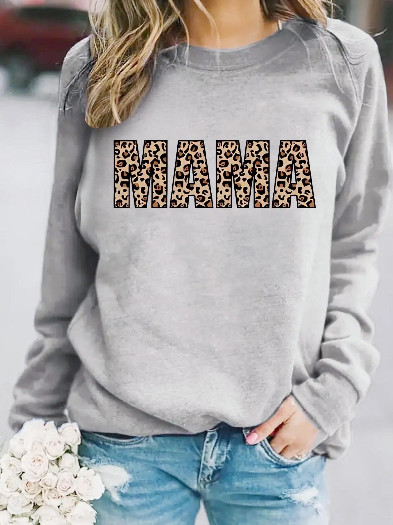Women'WB shield Leopard Letter Print Round Neck Sweatshirt, Casual Long Sleeve Crew Neck Pullover for Fall & Winter,...