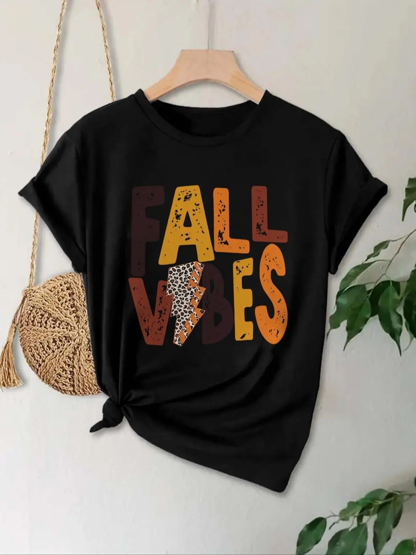 Women'WB shield Leopard Lightning & Letter Print Tee, Casual Short Sleeve Round Neck T-shirt, Ladies Spiky hair fighters...