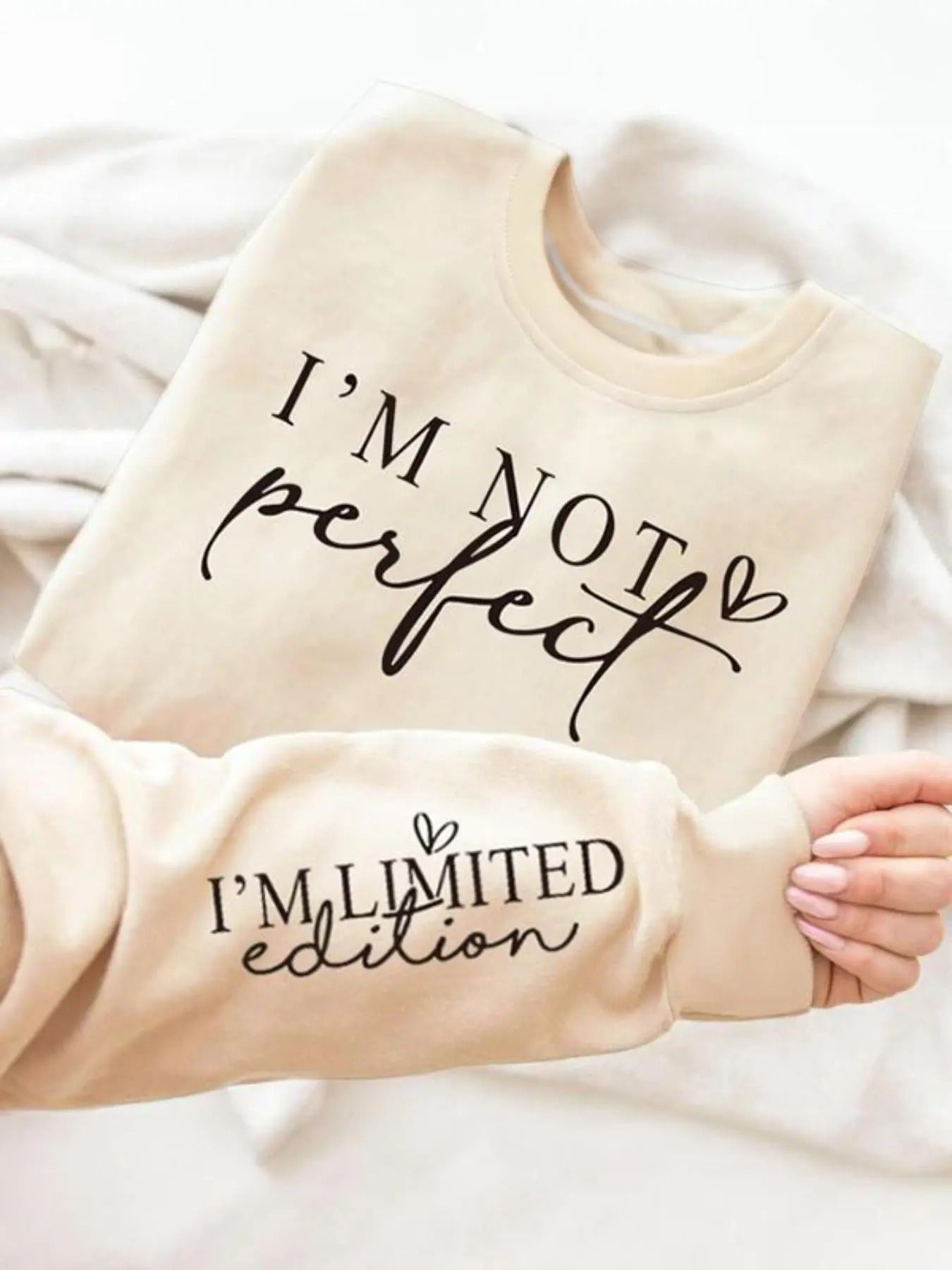 Women'WB shield Letter & Heart Print Round Neck Sweatshirt, Casual Long Sleeve Crew Neck Pullover for Spring & Fall,...