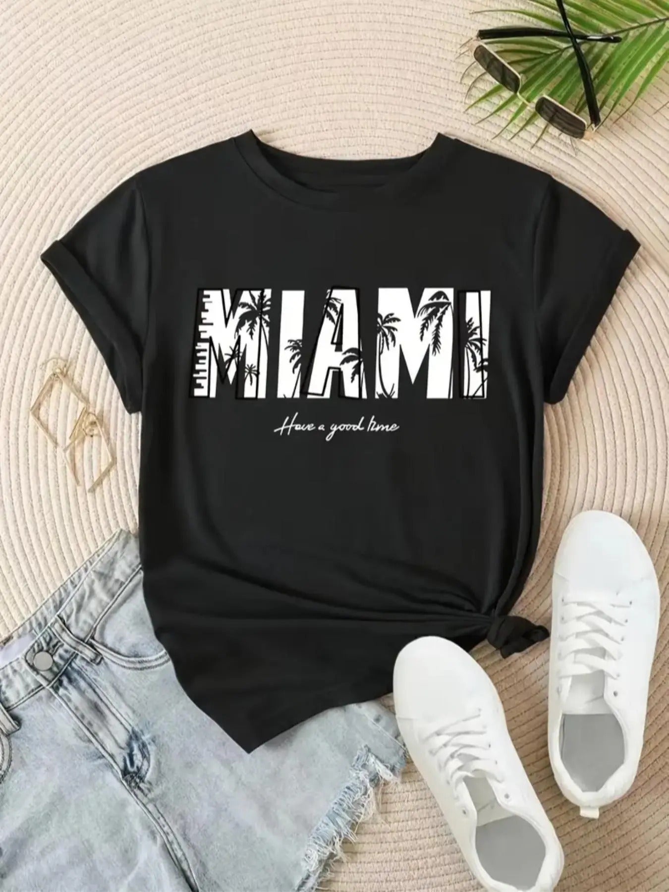 Women'WB shield Letter & Palm Tree Print Round Neck Tee, Trendy Casual Short Sleeve T-shirt for Daily Wear, Ladies Spiky hair fighters Seasons Outfit