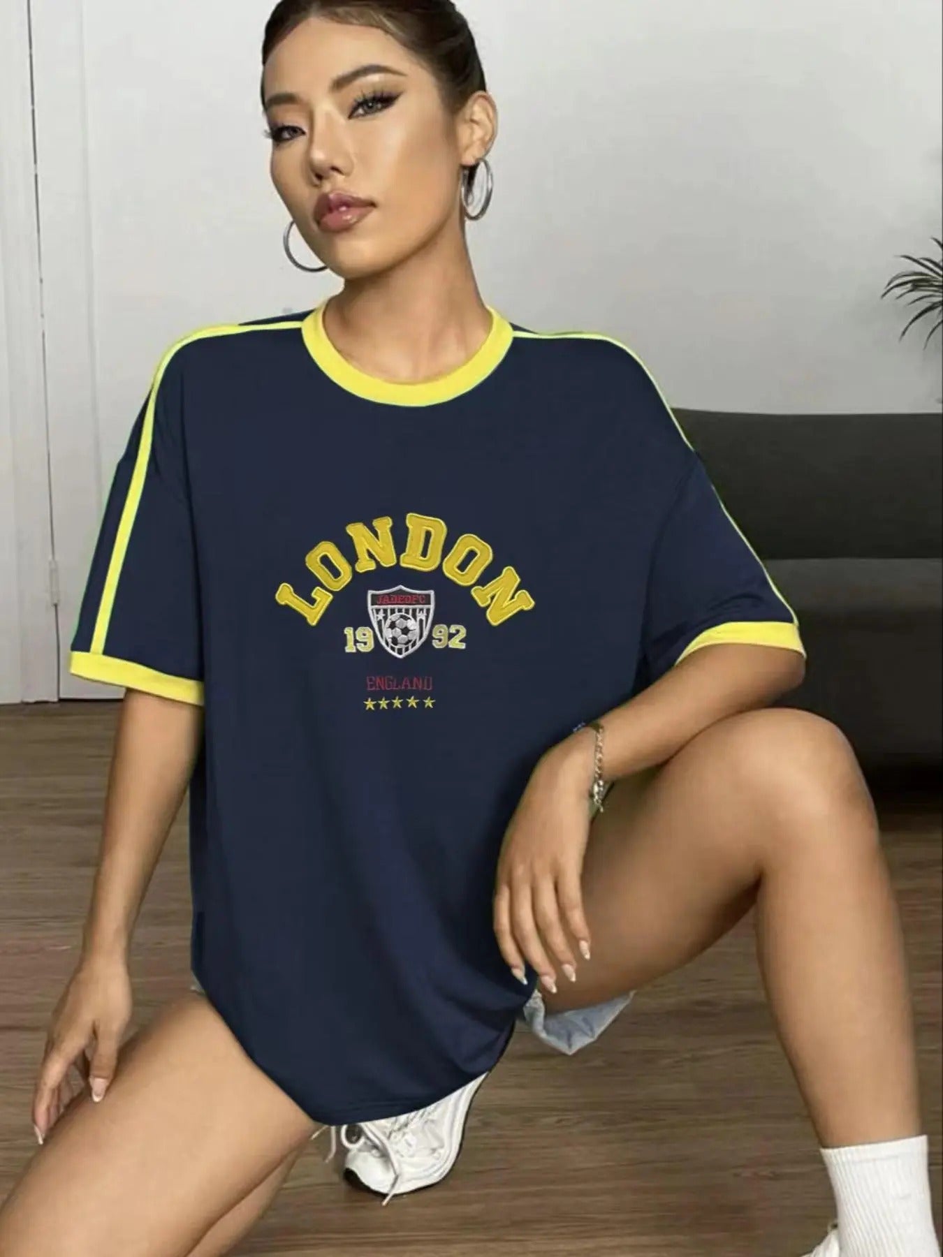 Women'WB shield Letter Graphic Embroidery Contrast Binding Drop Shoulder Tee, Casual Half Sleeve Round Neck T-shirt for...