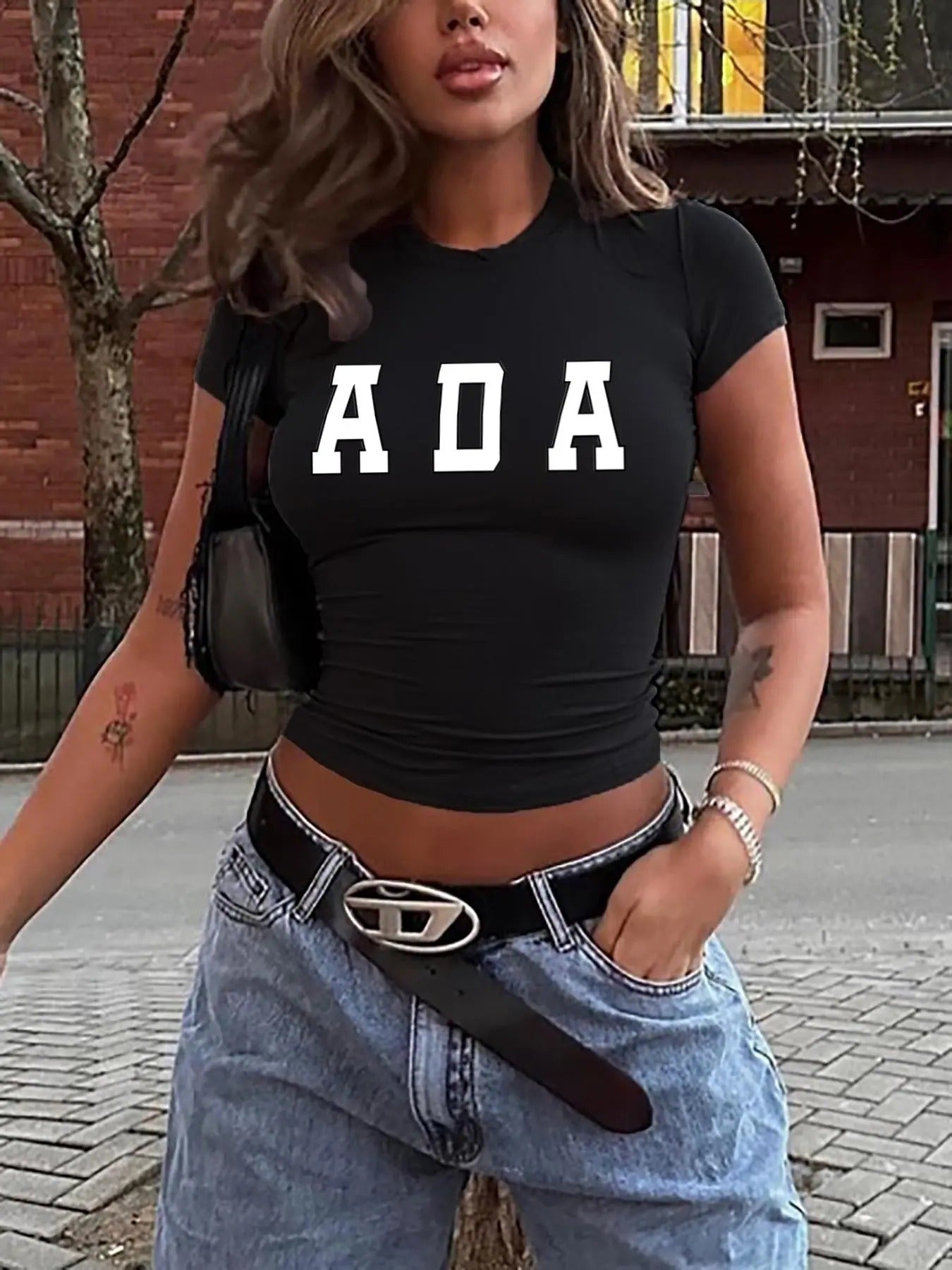 Women'WB shield Letter Print Round Neck Crop Tee, Casual Short Sleeve Crew Neck T-shirt for Summer, Fashion Women'WB...