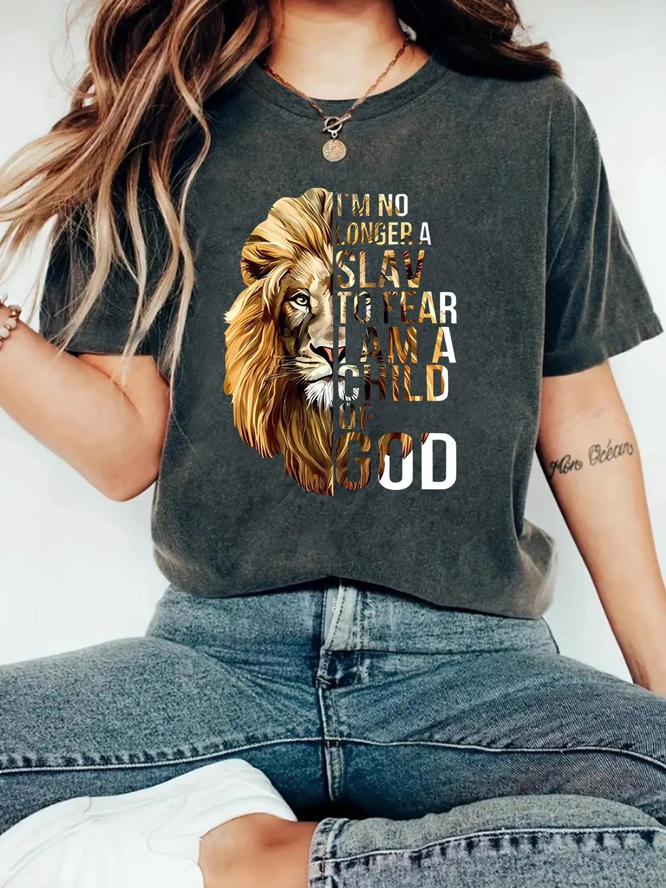 Women'WB shield Lion Print Round Neck Graphic Tee, Vintage Trendy Casual Letter Graphic Short Sleeve T-shirt for Daily Wear, Ladies Spring Outfit
