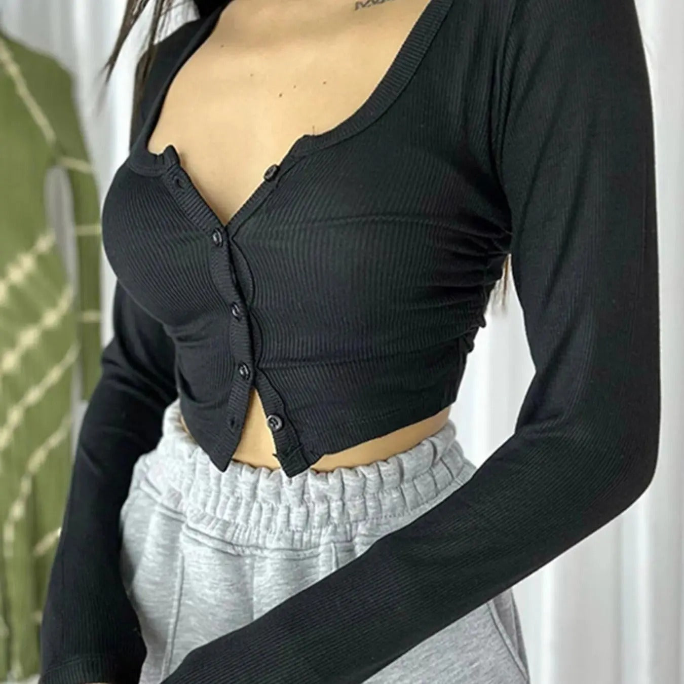 Women'WB shield Plain Button Front Crop Tee, Casual Long Sleeve Top for Fall & Winter, Women'WB shield Clothing for Daily...
