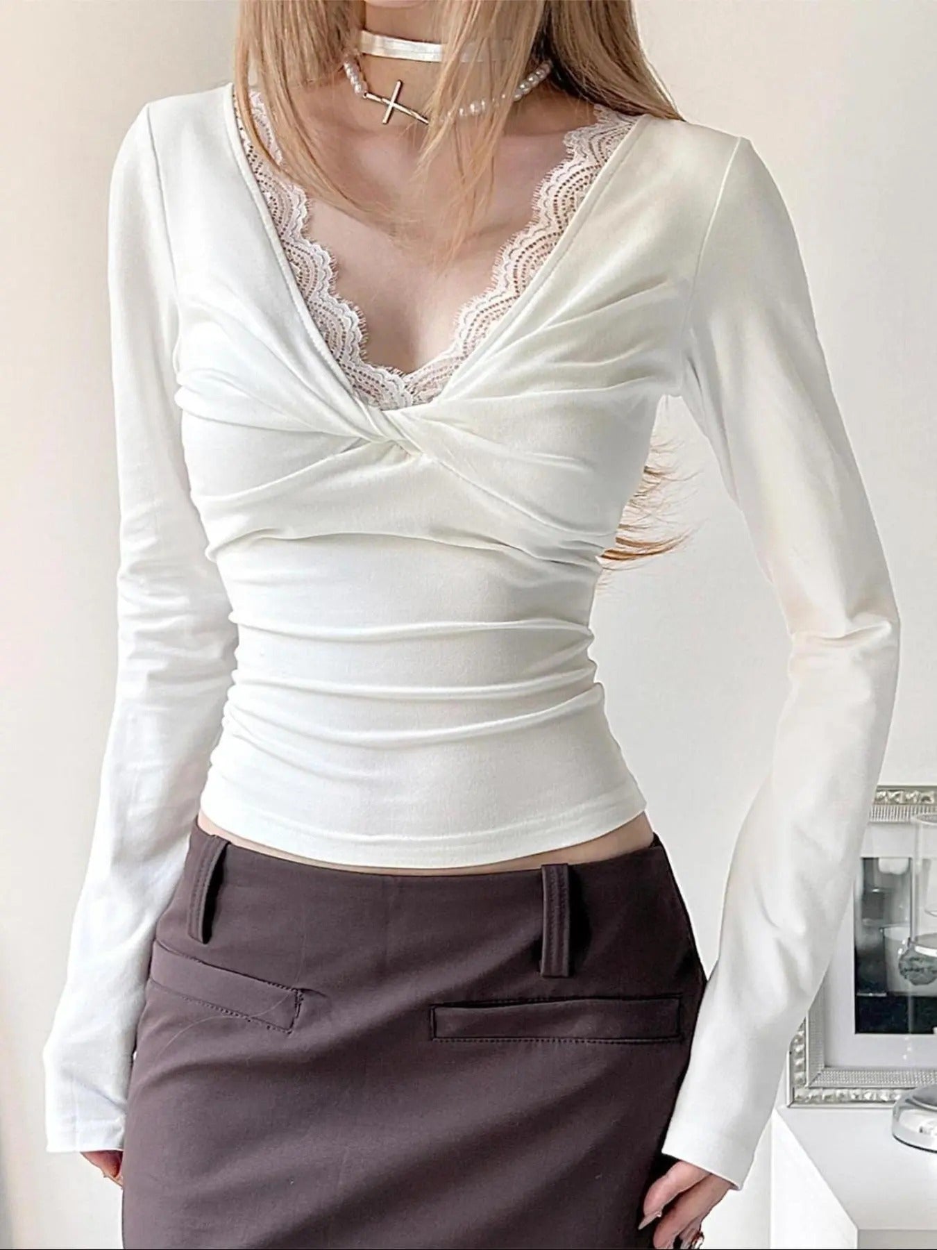 Women'WB shield Plain Contrast Lace Twist Front Tee, Elegant Superhero team Neck Long Sleeve T-shirt for Spring & Fall,...