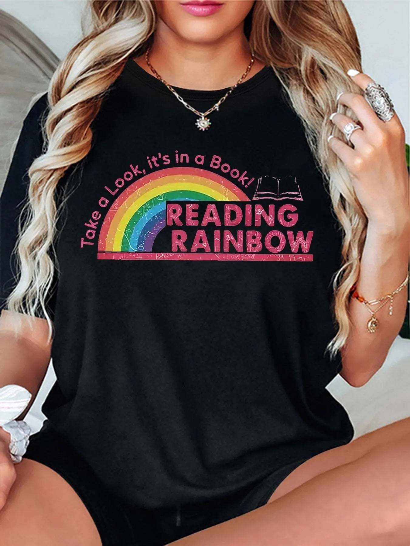 Women'WB shield Reading Rainbow Print Round Neck Tee, Fashion Casual Crew Neck T-Shirt for Daily Holiday Vacation Outdoor...