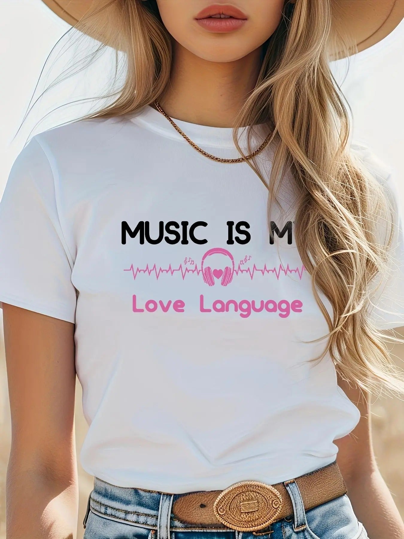 Women'WB shield Slogan Graphic Round Neck Tee, Casual Short Sleeve T-Shirt for Daily Wear, Ladies TNF for Spiky hair...