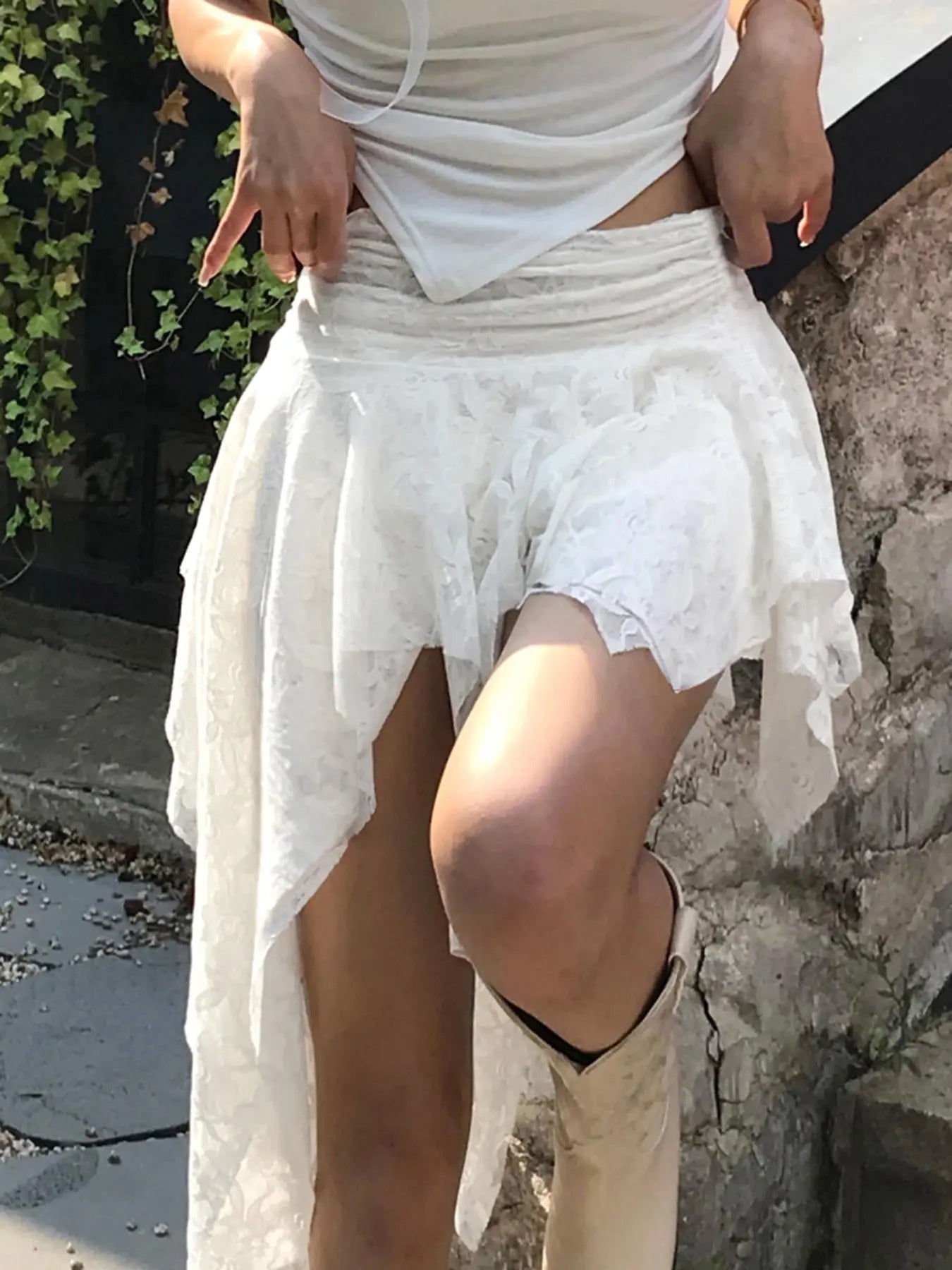 Women'WB shield Solid Ruched Irregular Hem Lace Skirt, Fashion Casual Mini Skirt for Daily Outdoor Wear, Ladies Bottoms...