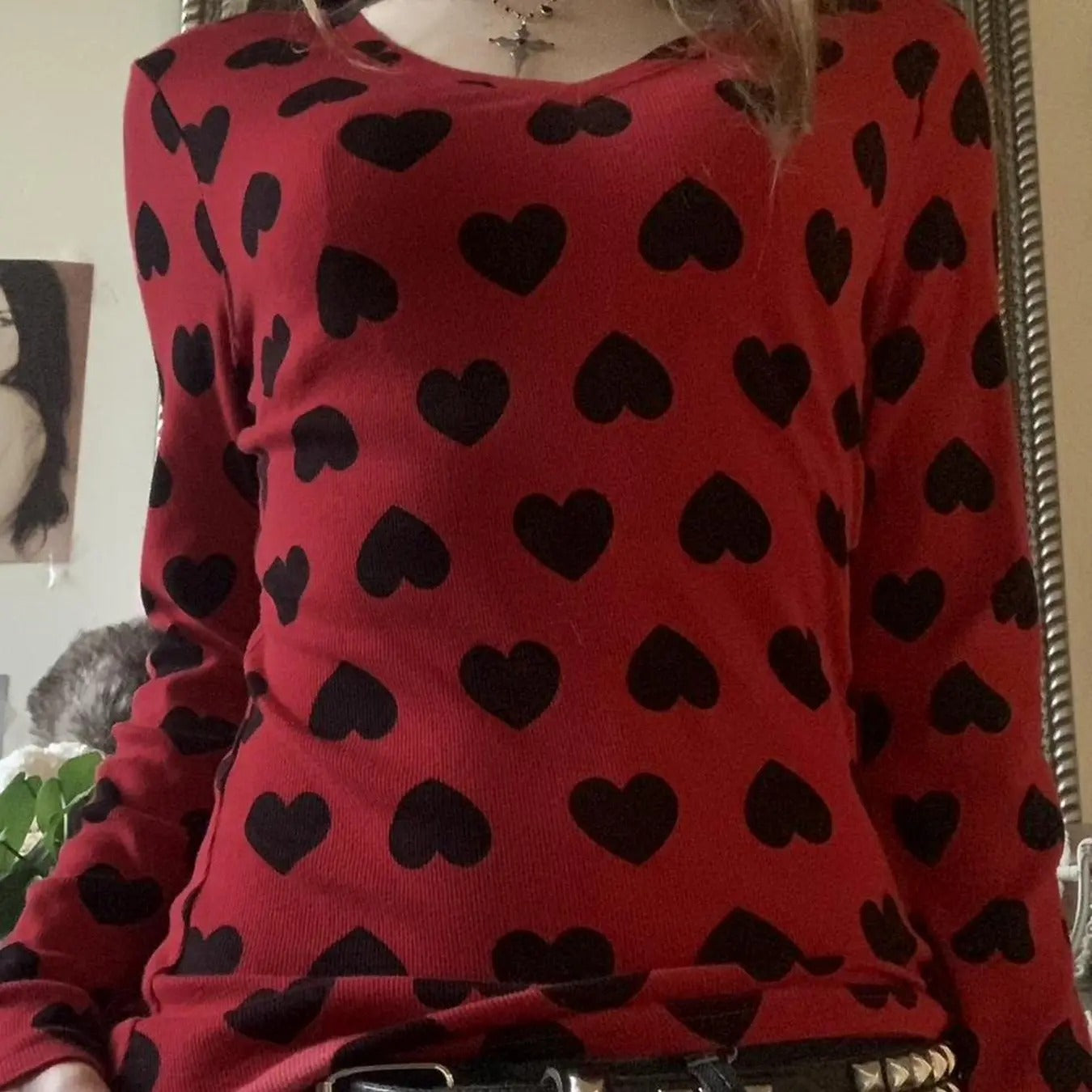 Women'WB shield Spiky hair fighters Over Heart Print Long Sleeve Tee, Casual Round Neck T-shirt for Fall & Winter,...