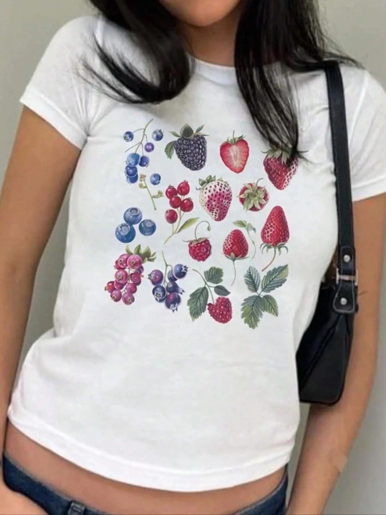Women'WB shield Strawberry & Blueberry Print Round Neck Crop Tee, Casual Short Sleeve Crew Neck T-shirt for Summer,...