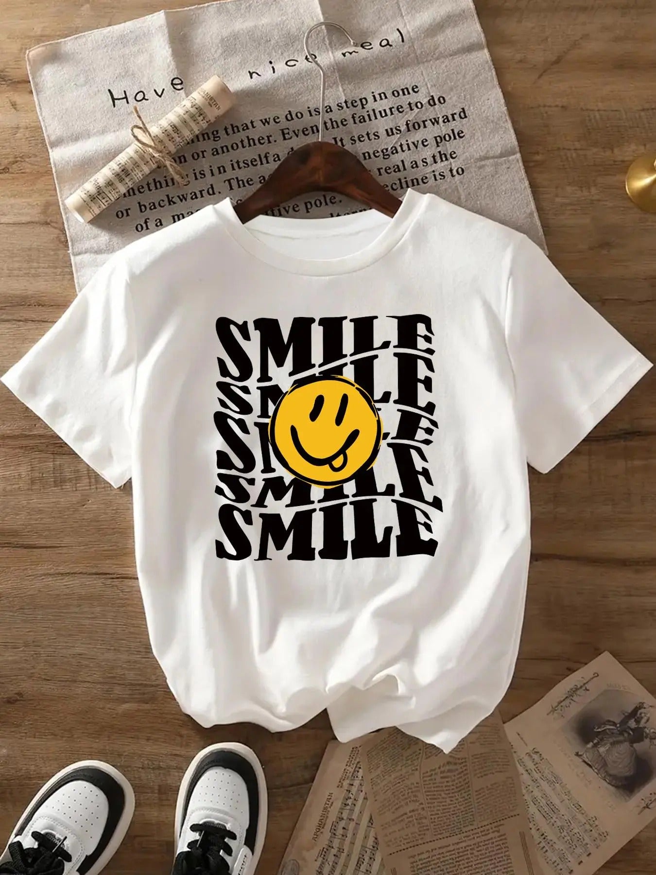 Women's "SMILE" Letter & Smile Face Print Round Neck Tee, Trendy Casual Crew Neck Short Sleeve T-Shirt for Daily Holiday Vacation Outdoor Wear, Ladies Clothes for All Seasons