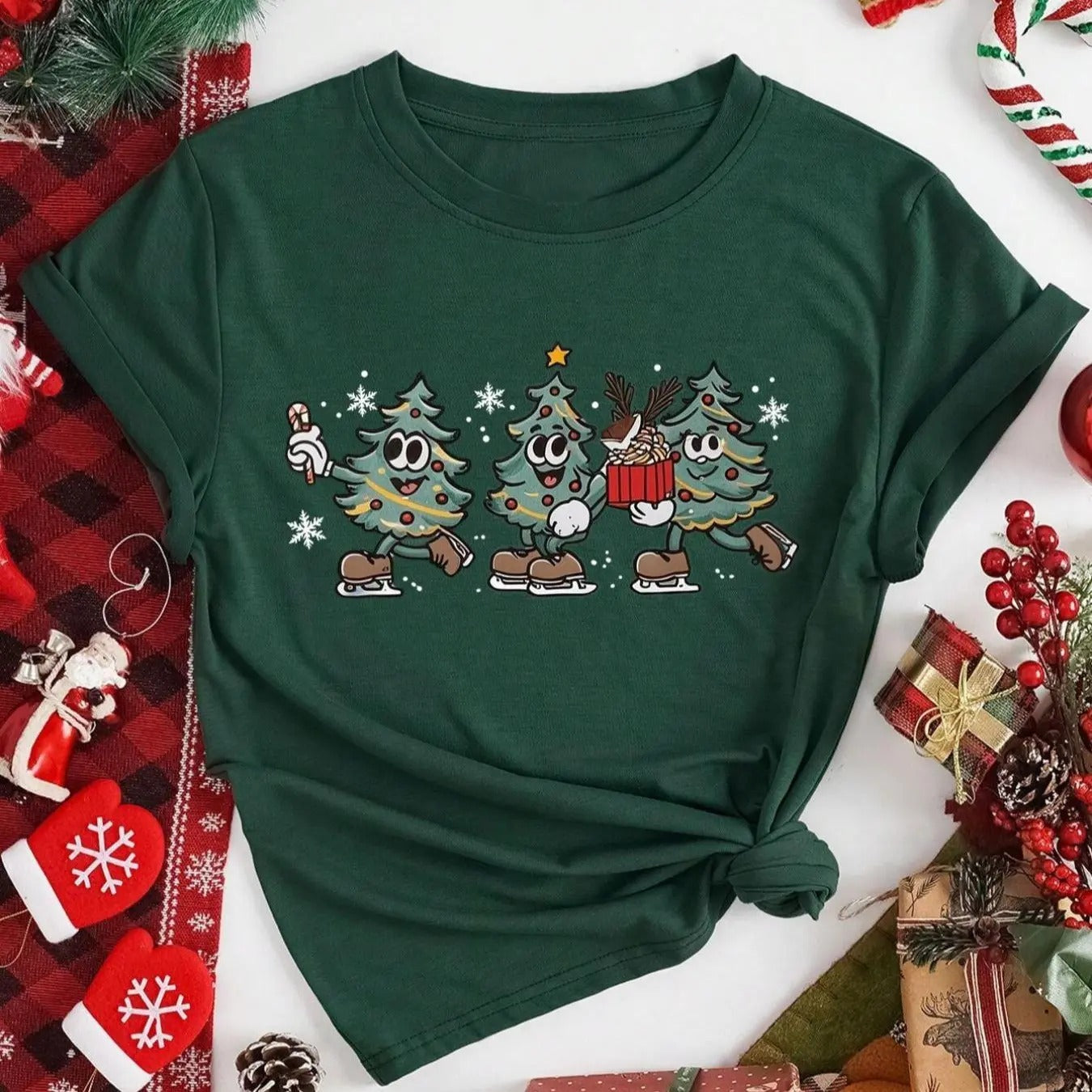 Women's Christmas Tree Print Round Neck Tee, Casual Short Sleeve Crew Neck T-Shirt for Summer, Fashion Women's Top for...