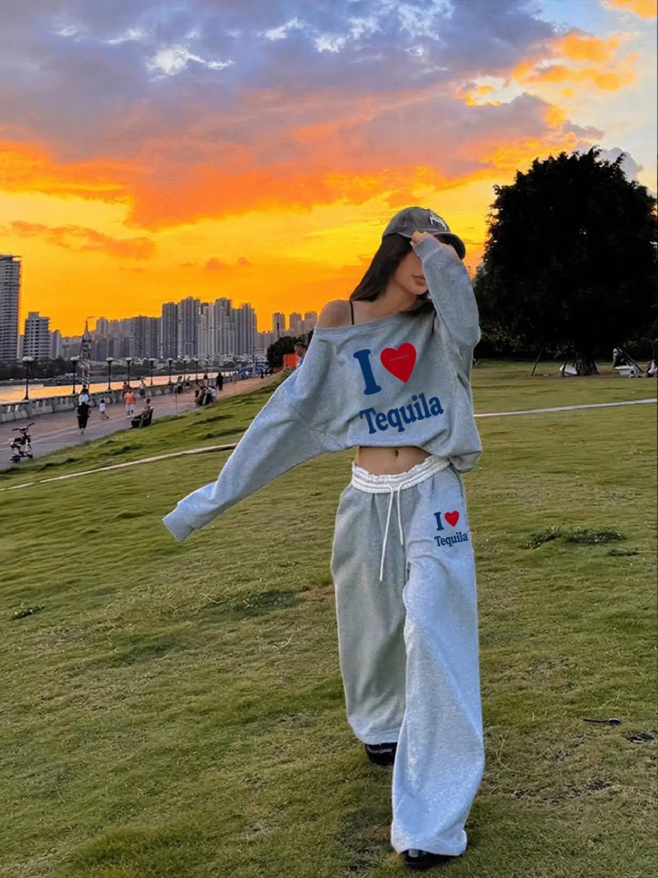 Women's Letter & Heart Print Sweatshirt & Sweatpants Two-piece Set, Casual Round Neck Long Sleeve Pullover & Pants for...