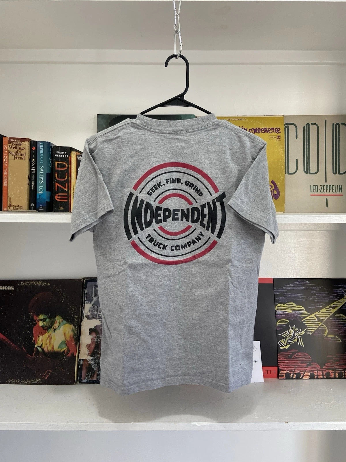 Vintage Independent Trucks Skateboard 90s Y2K Skate T Shirt fits Small
