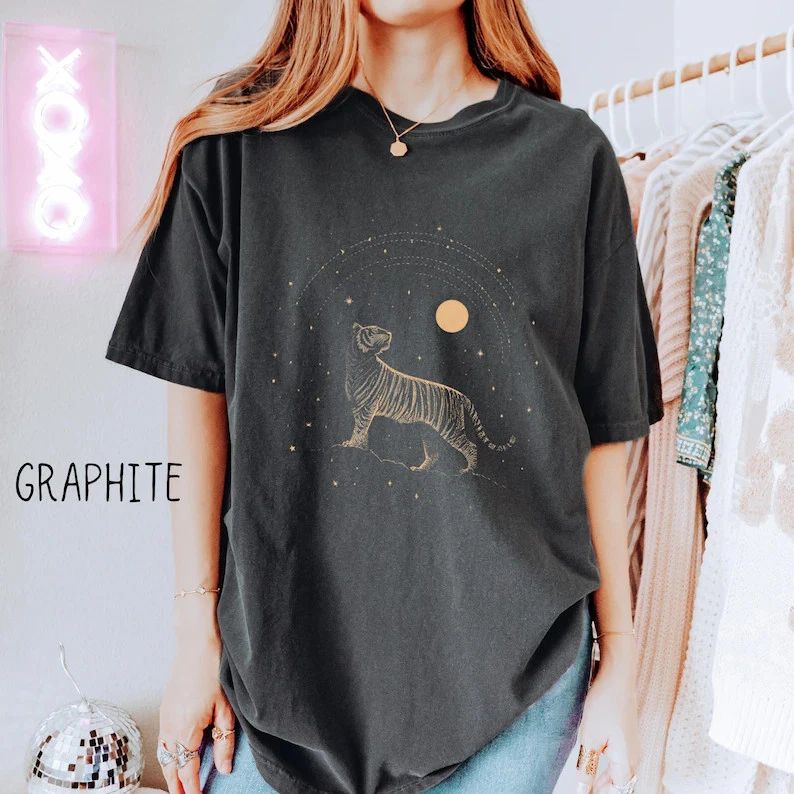 Vintage Tiger Graphic Boho Moon Design Comfort Tee